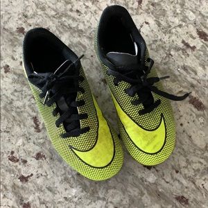 Boys size US13 soccer cleats Nike